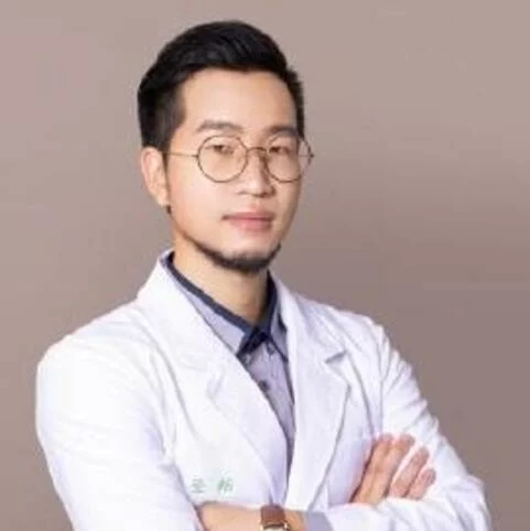 張登翔 臨場服務醫師